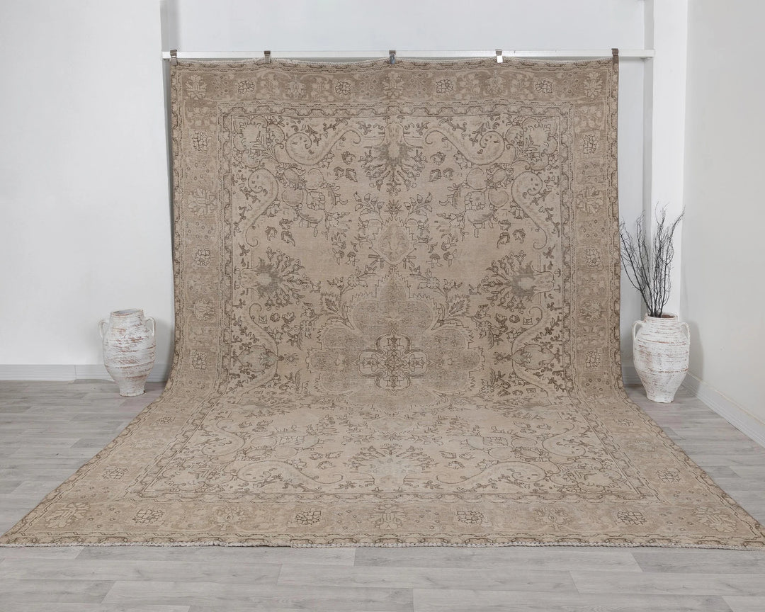 Beige Turkish Oushak Rug 9'6" x 12'6" Hand-Knotted | No. VR46551