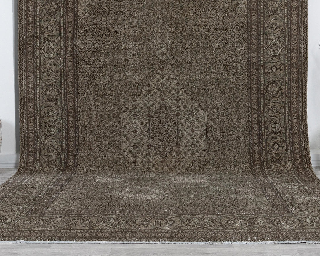 Brown Oushak Rug 8' 6" x 11' 2" | No. VR46881