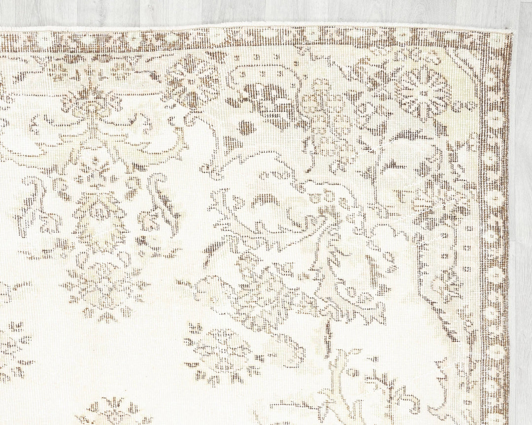 Beige Turkish Oushak Rug 5'5" x 9'2" Hand-Knotted | No. VR47740