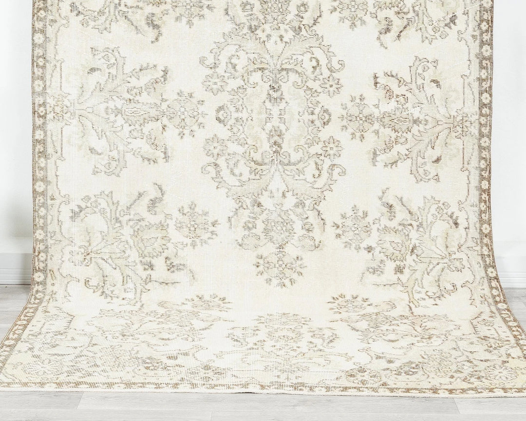 Beige Turkish Oushak Rug 5'5" x 9'2" Hand-Knotted | No. VR47740