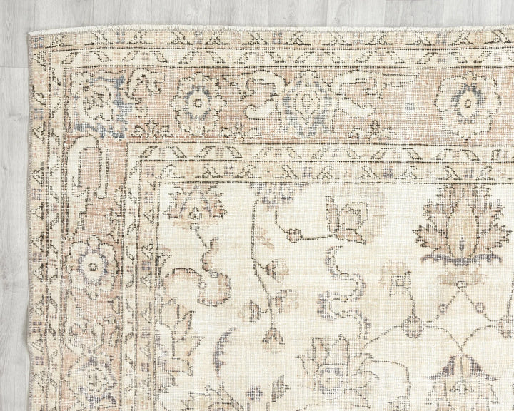 Beige Turkish Oushak Rug 6' 2" x 10' 4" Hand-Knotted border