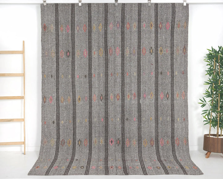Kilim Rug 6' 3" x 8' 4" | No. VR49050