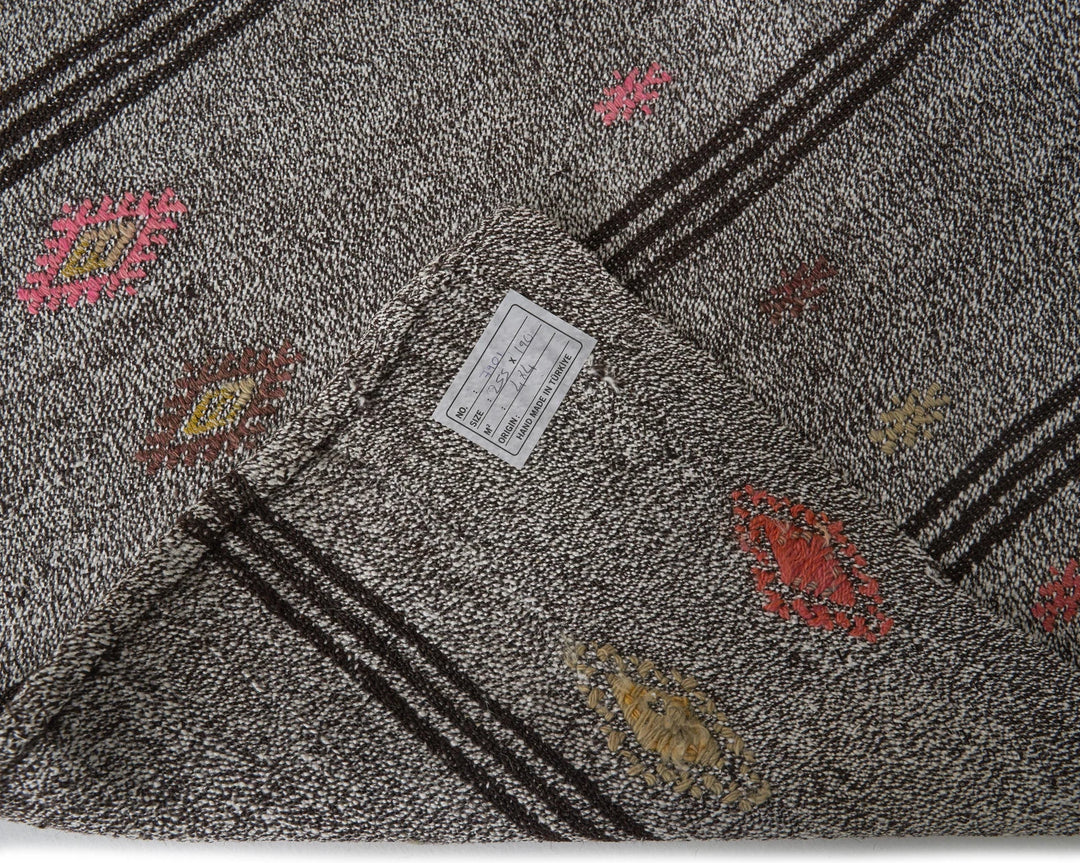 Kilim Rug 6' 3" x 8' 4" | No. VR49050