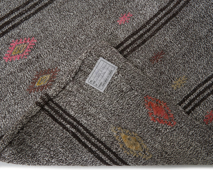 Kilim Rug 6' 3" x 8' 4" | No. VR49050