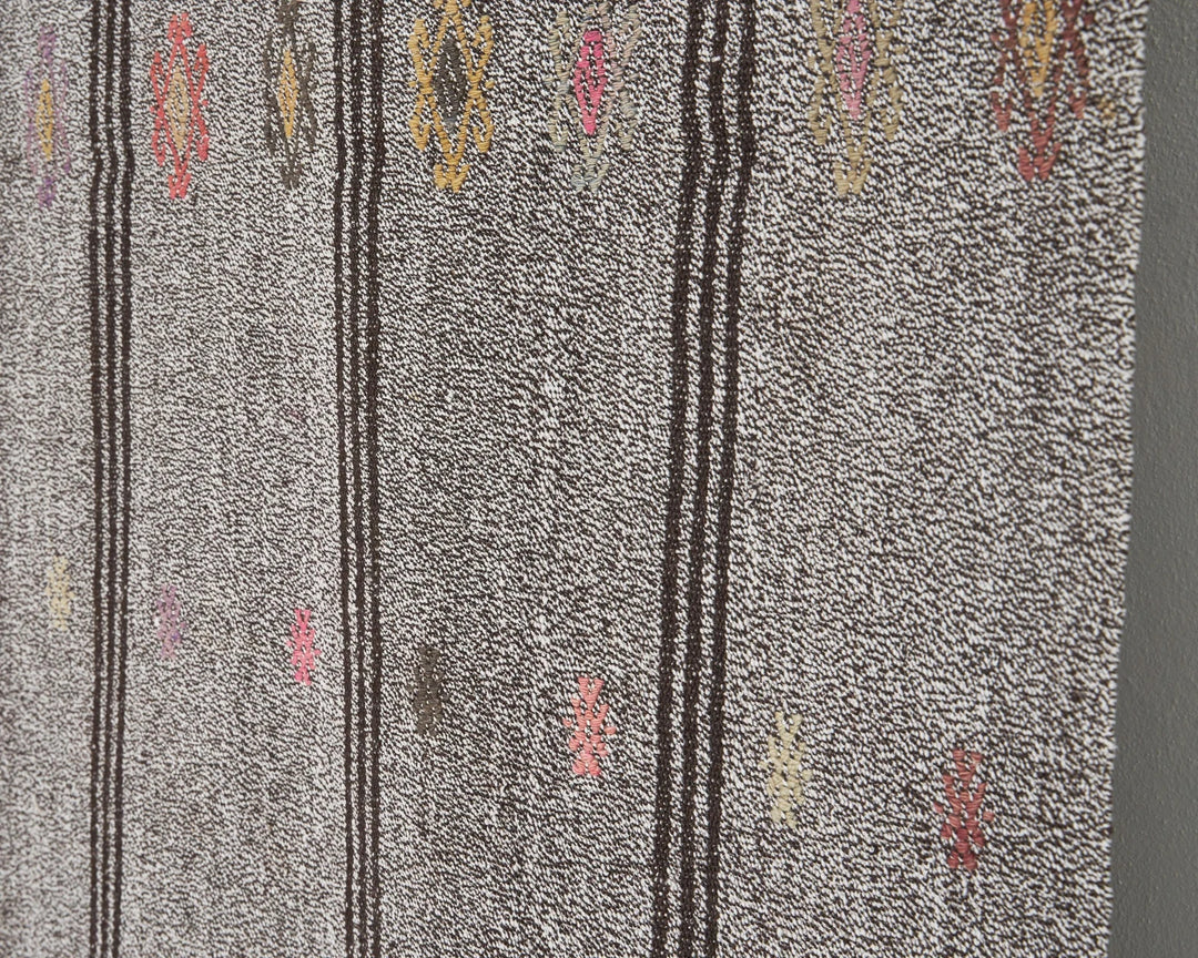 Kilim Rug 6' 3" x 8' 4" | No. VR49050