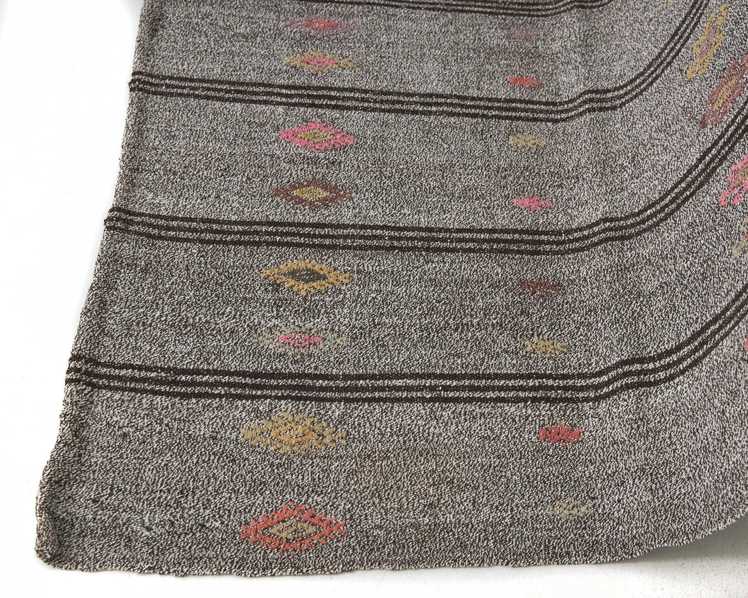 Kilim Rug 6' 3" x 8' 4" | No. VR49050
