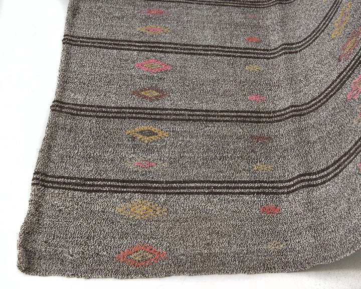 Kilim Rug 6' 3" x 8' 4" | No. VR49050