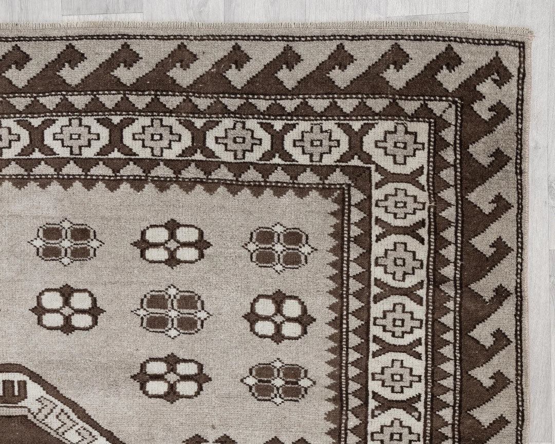 Brown Oushak Rug 8' 7" x 9' | No. VR49072