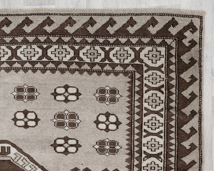 Brown Oushak Rug 8' 7" x 9' | No. VR49072