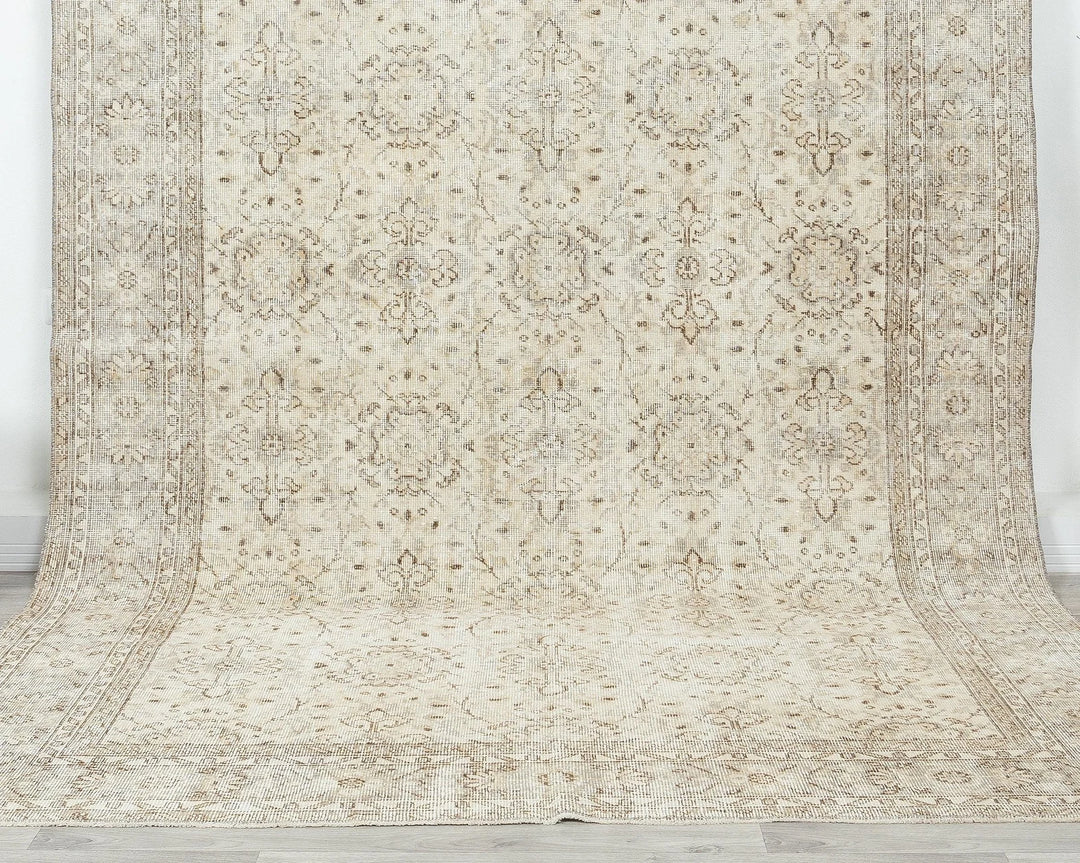 Beige Turkish Oushak Rug 6'8" x 10'1" Hand-Knotted detail