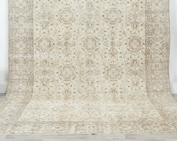 Beige Turkish Oushak Rug 6'8" x 10'1" Hand-Knotted detail