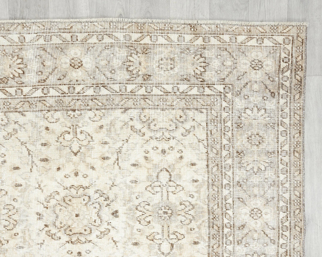 Beige Turkish Oushak Rug 6'8" x 10'1" Hand-Knotted pattern