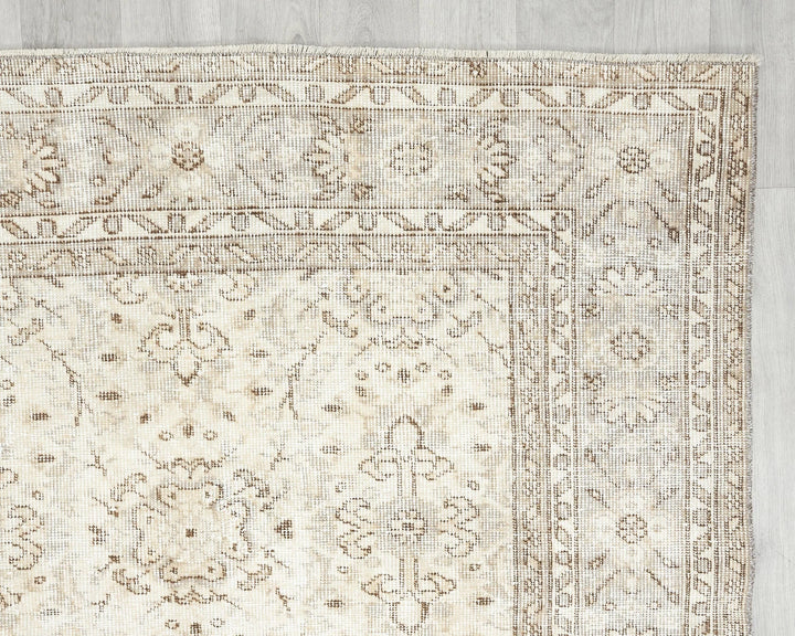 Beige Turkish Oushak Rug 6'8" x 10'1" Hand-Knotted pattern