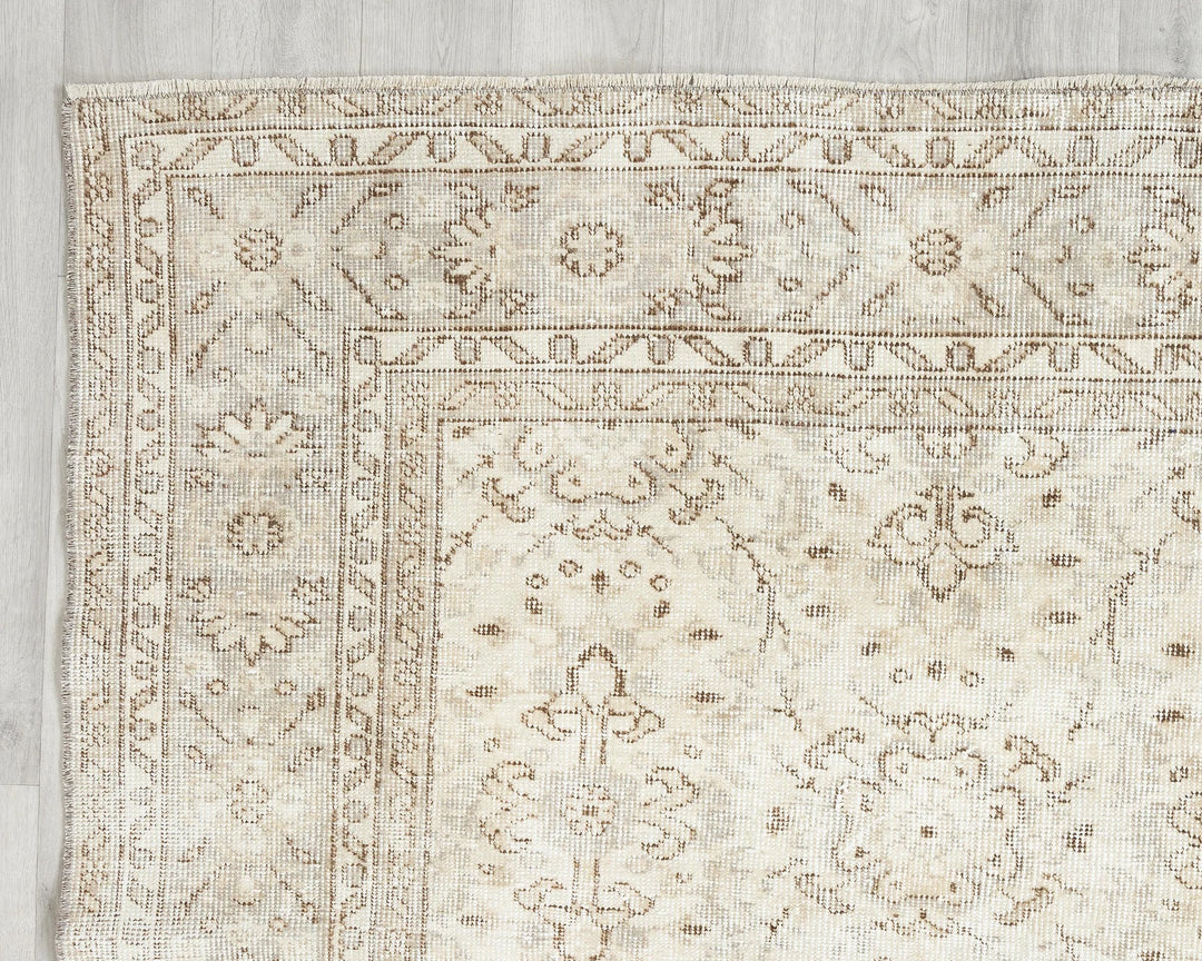 Beige Turkish Oushak Rug 6'8" x 10'1" Hand-Knotted border