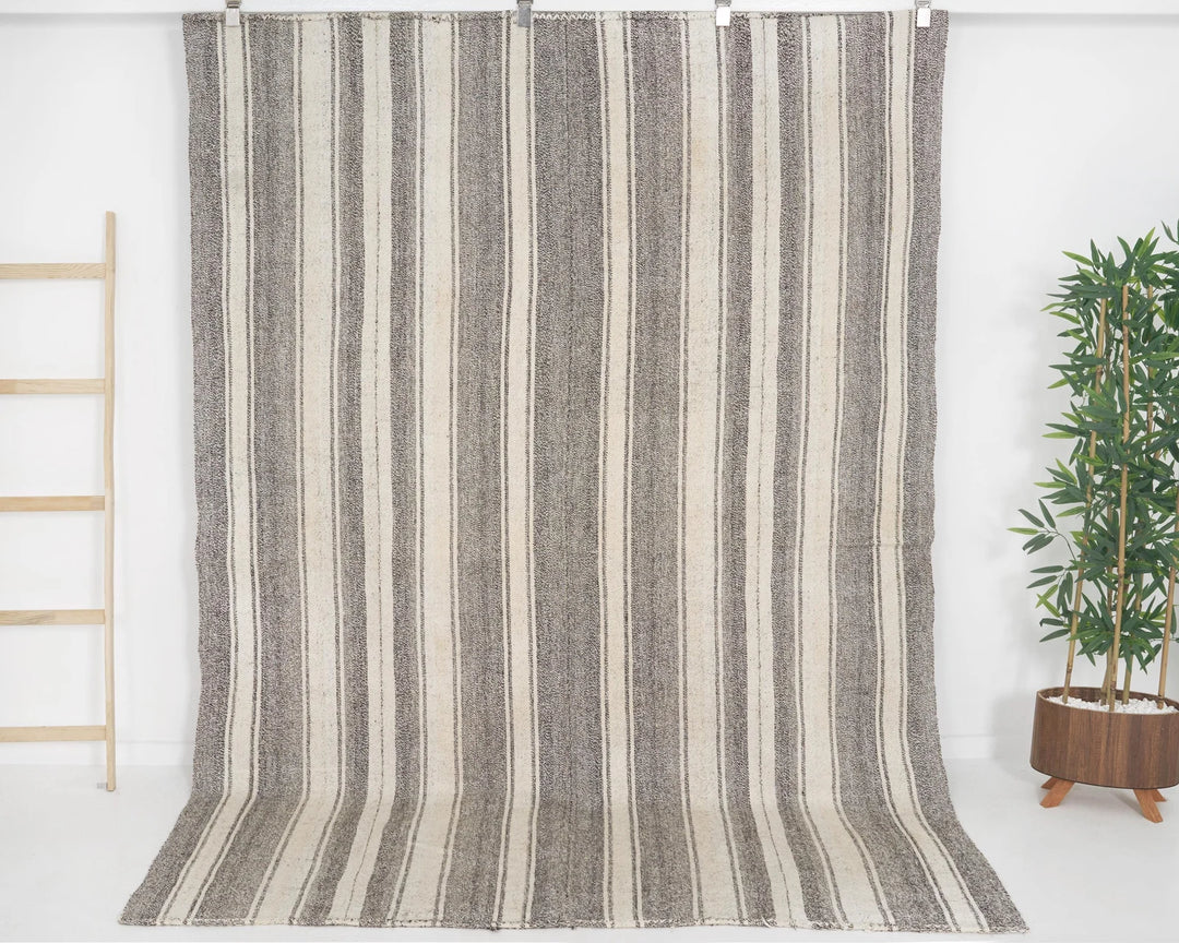 Gray Kilim Rug 6' 1" x 8' 6" | No. VR50262