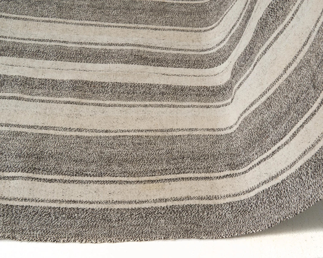 Gray Kilim Rug 6' 1" x 8' 6" | No. VR50262