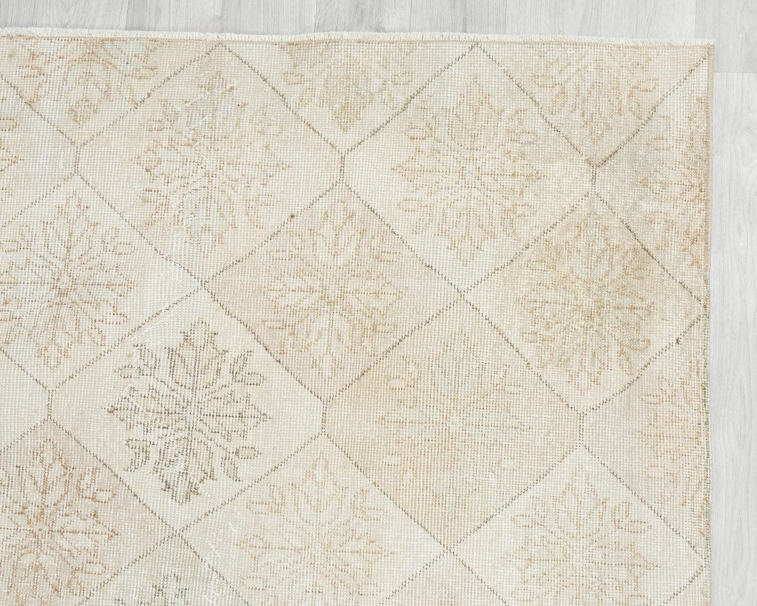 Multicolor Turkish Oushak Rug 4' 5" x 7' 11" Hand-Knotted pattern