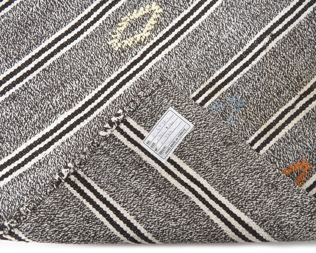 Gray Kilim Rug 5' 7" x 7' 3" | No. VR50426