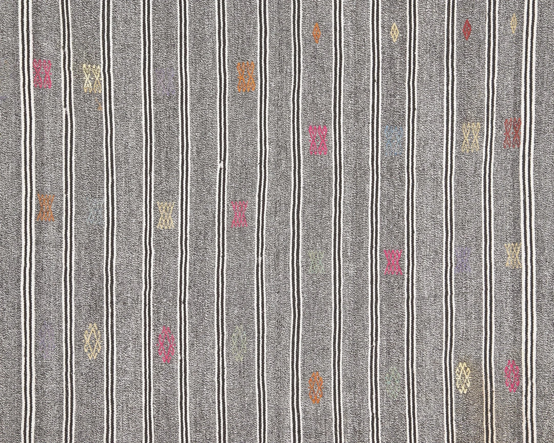 Gray Kilim Rug 5' 7" x 7' 3" | No. VR50426