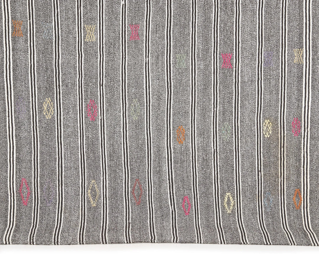 Gray Kilim Rug 5' 7" x 7' 3" | No. VR50426