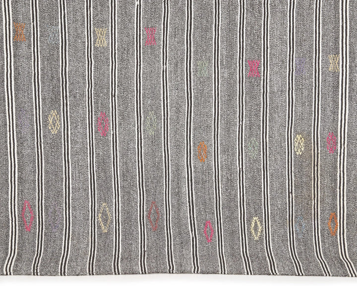 Gray Kilim Rug 5' 7" x 7' 3" | No. VR50426