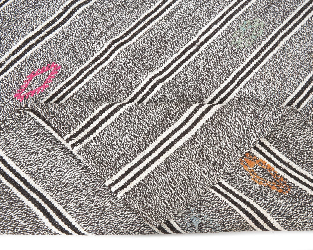 Gray Kilim Rug 5' 7" x 7' 3" | No. VR50426