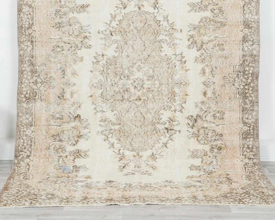 Beige Turkish Oushak Rug 5' 11" x 9' 1" Hand-Knotted detail