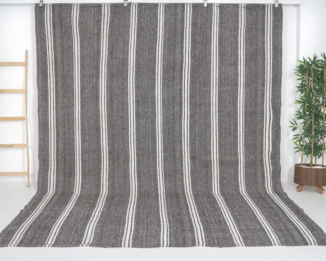 Gray Kilim Rug 8' 4" x 10' 10" | No. VR50597