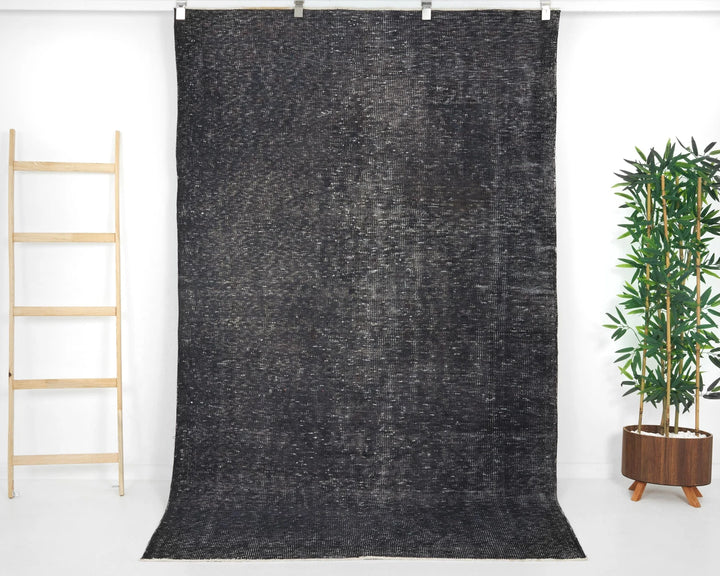 Black Oushak Rug 4' 8" x 8' 5" | No. VR50936