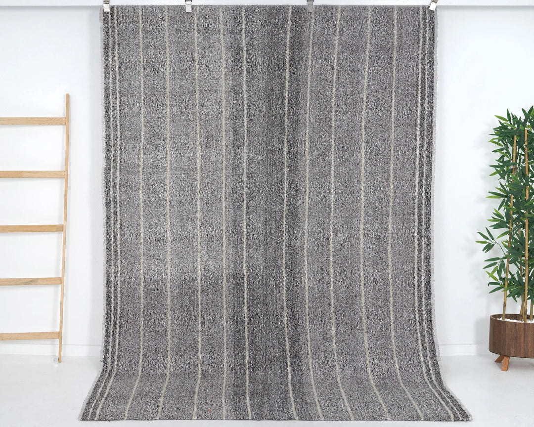 Gray Kilim Rug 5' 11" x 8' 5" | No. VR51017