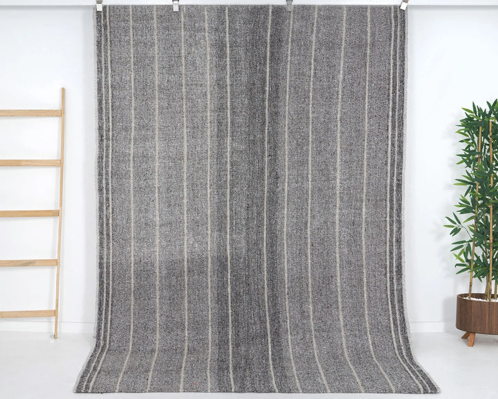 Gray Kilim Rug 5' 11" x 8' 5" | No. VR51017