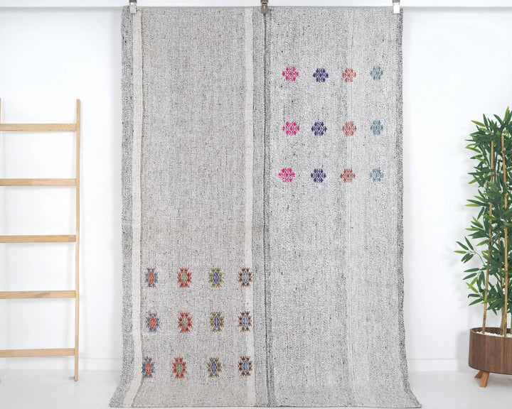 Gray Kilim Rug 4' 10" x 7' 5" | No. VR51929