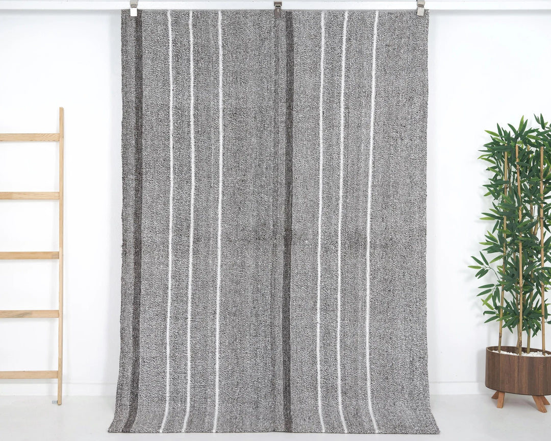 Gray Kilim Rug 4' 11" x 7' 4" | No. VR52700