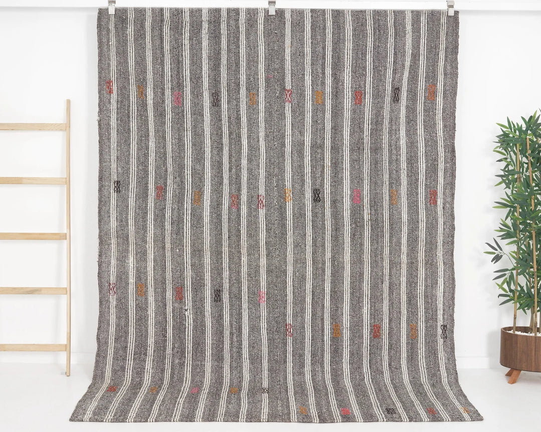 Gray Kilim Rug 6' 1" x 8' 3" | No. VR52917