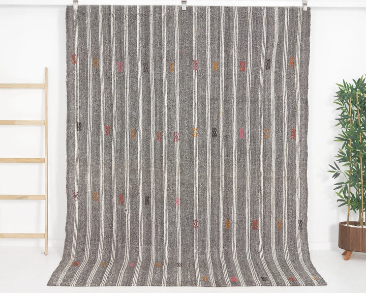 Gray Kilim Rug 6' 1" x 8' 3" | No. VR52917