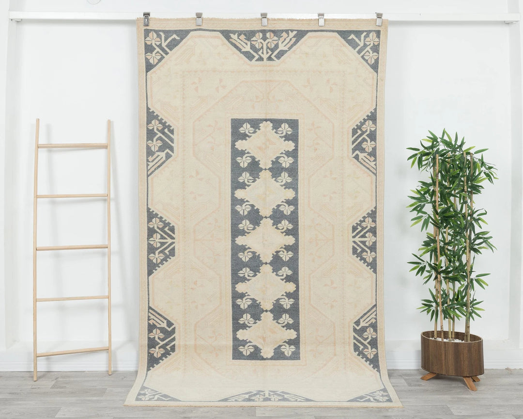 Beige Turkish Oushak Rug 8' 2" x 4' 9" Hand-Knotted | No. VR53308