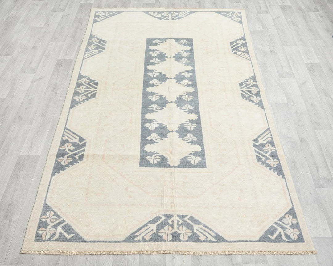 Beige Turkish Oushak Rug 8' 2" x 4' 9" Hand-Knotted | No. VR53308