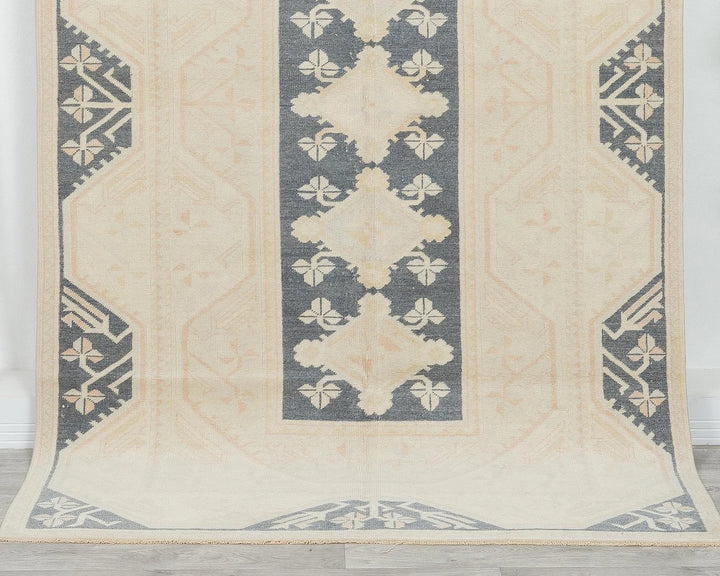 Beige Turkish Oushak Rug 8' 2" x 4' 9" Hand-Knotted | No. VR53308