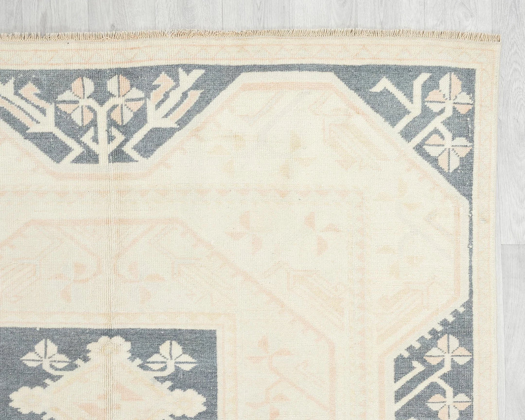 Beige Turkish Oushak Rug 8' 2" x 4' 9" Hand-Knotted | No. VR53308
