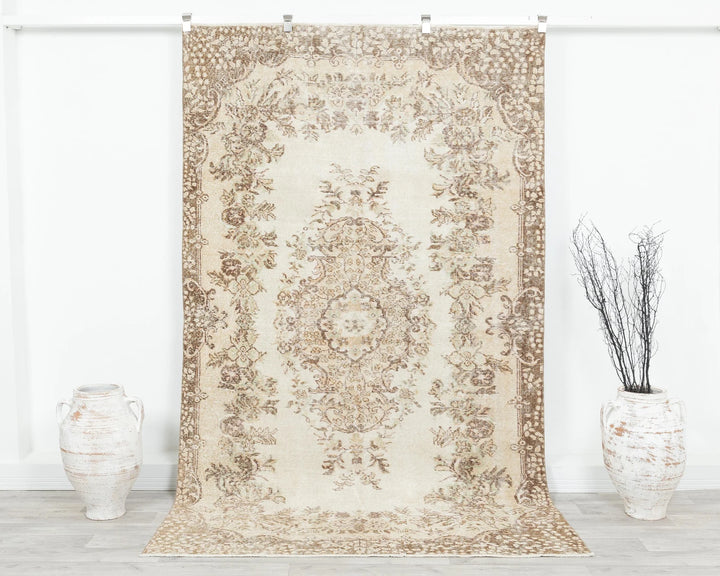 Beige Turkish Oushak Rug 8' 8" x 5' 5" Hand-Knotted | No. VR53581