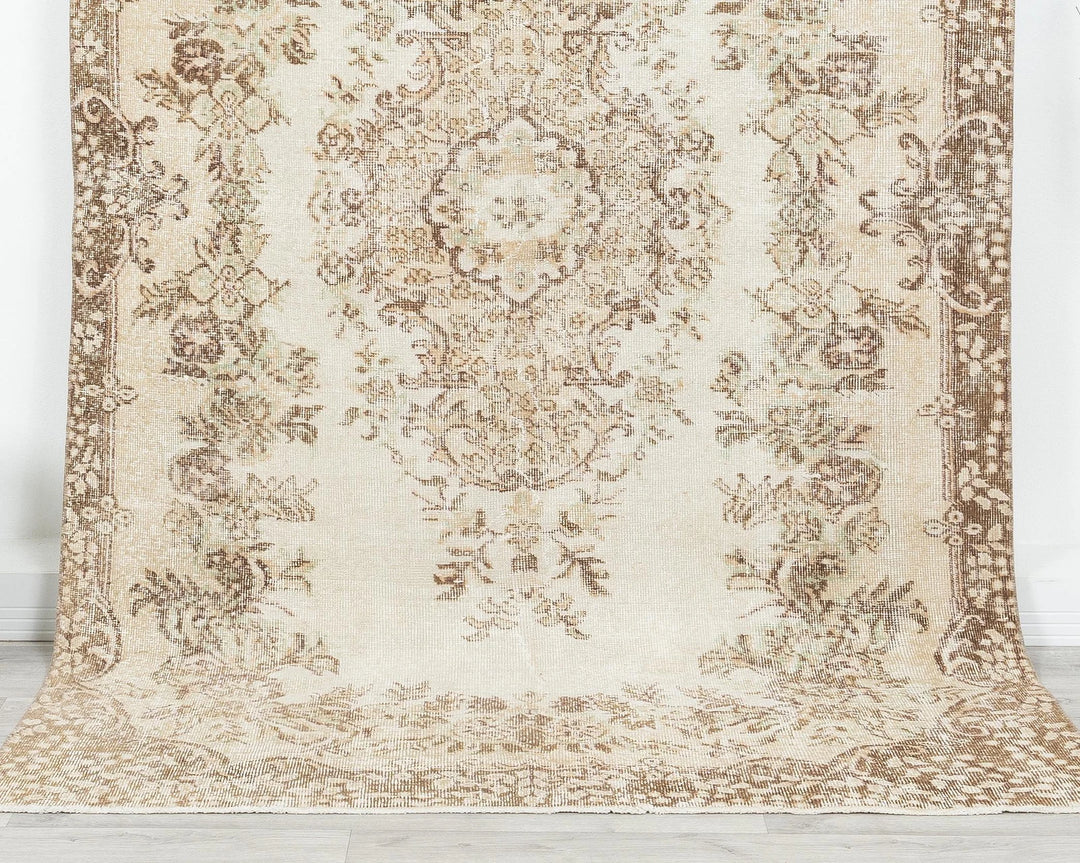 Beige Turkish Oushak Rug 8' 8" x 5' 5" Hand-Knotted | No. VR53581