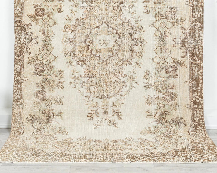 Beige Turkish Oushak Rug 8' 8" x 5' 5" Hand-Knotted | No. VR53581