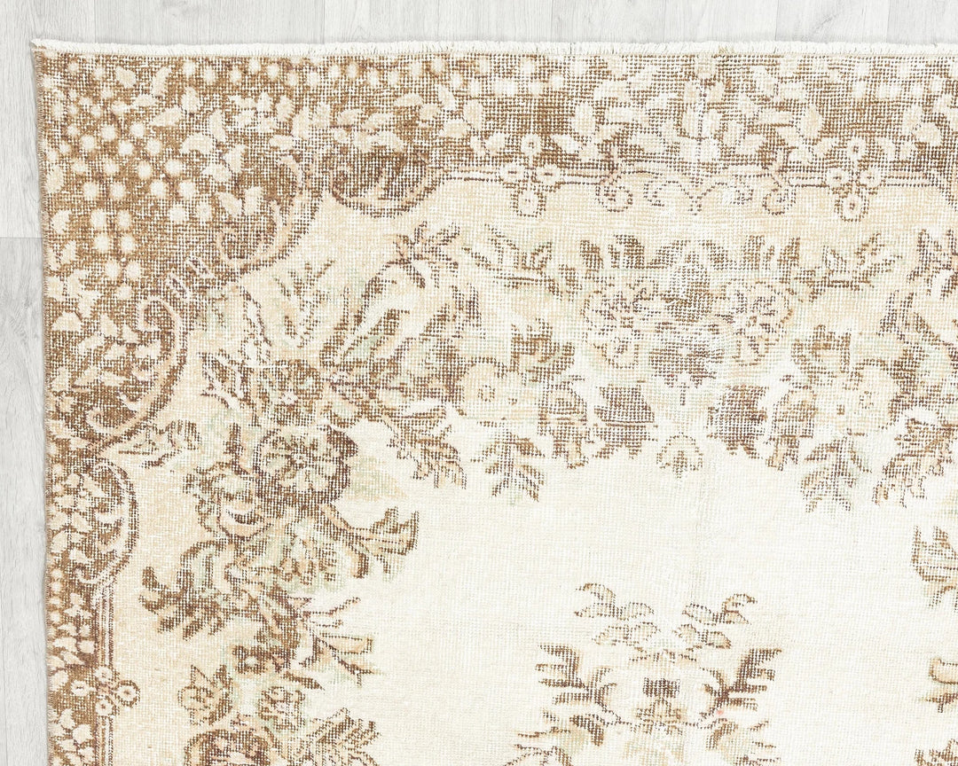 Beige Turkish Oushak Rug 8' 8" x 5' 5" Hand-Knotted | No. VR53581