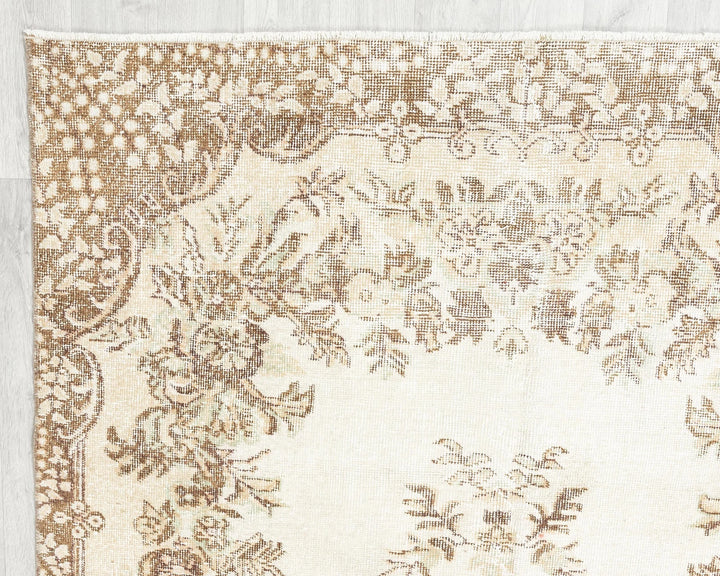 Beige Turkish Oushak Rug 8' 8" x 5' 5" Hand-Knotted | No. VR53581