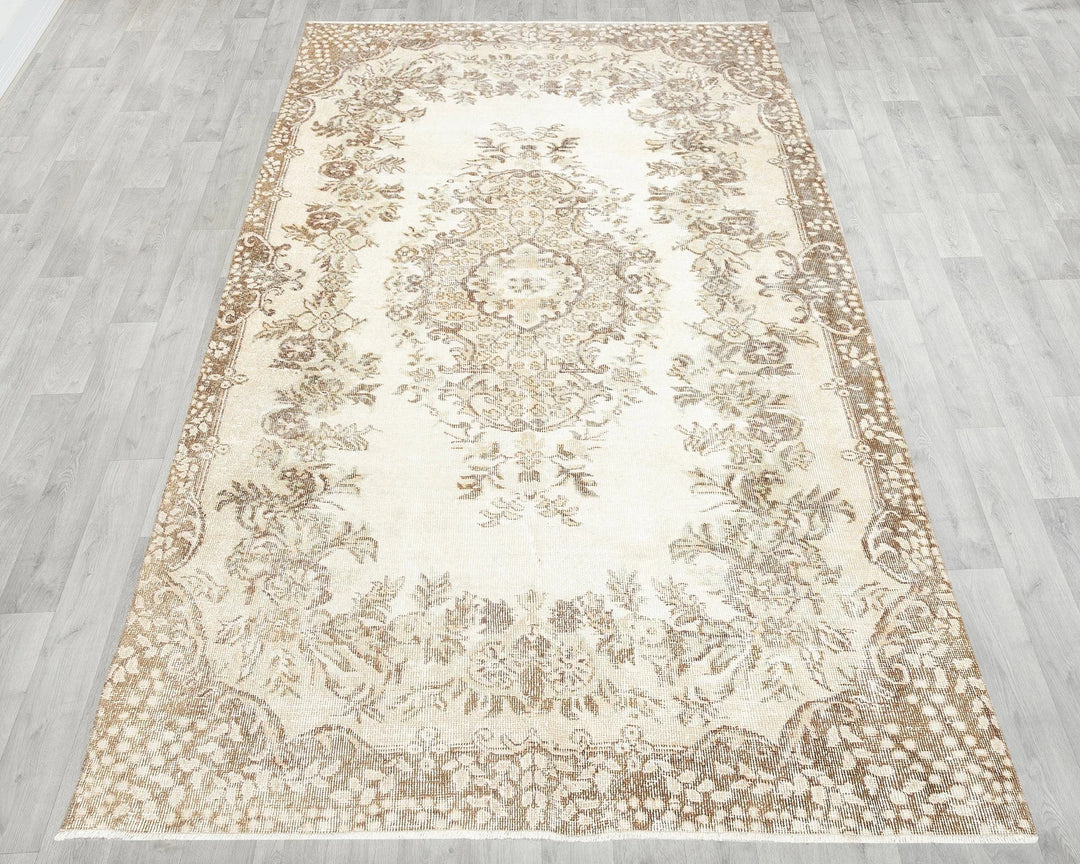Beige Turkish Oushak Rug 8' 8" x 5' 5" Hand-Knotted | No. VR53581