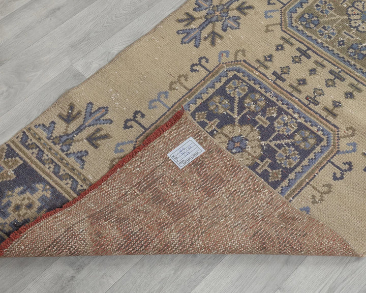 Beige Turkish Oushak Rug 2'7" x 11'4" Hand-Knotted texture