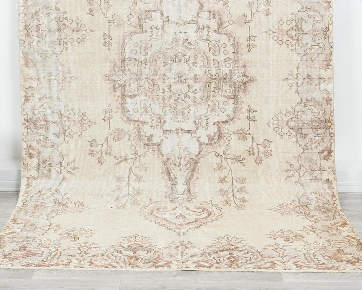 Beige Turkish Oushak Rug 9' 8" x 5' 9" Hand-Knotted | No. VR55801