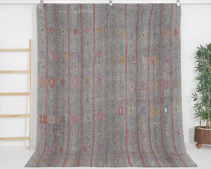 Gray Kilim Rug 6' 7" x 8' 5" | No. VR55865