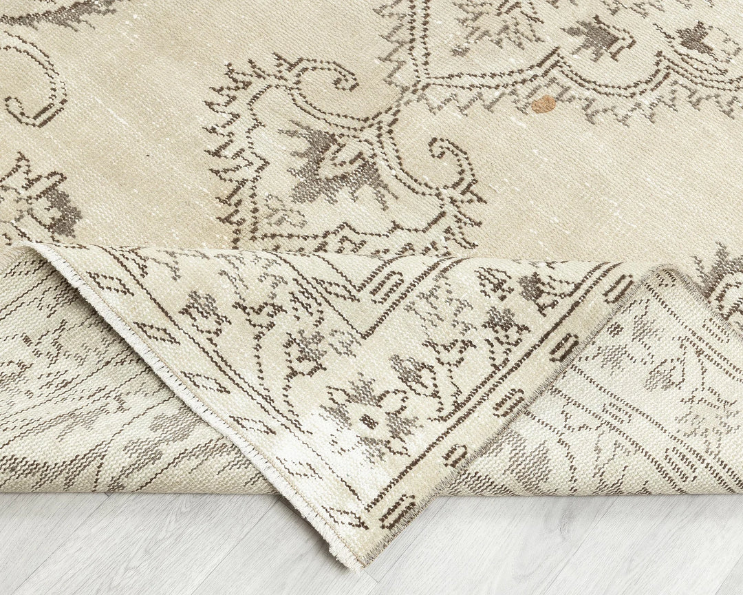 Beige Turkish Oushak Rug 4'9" x 9'1" Hand-Knotted field