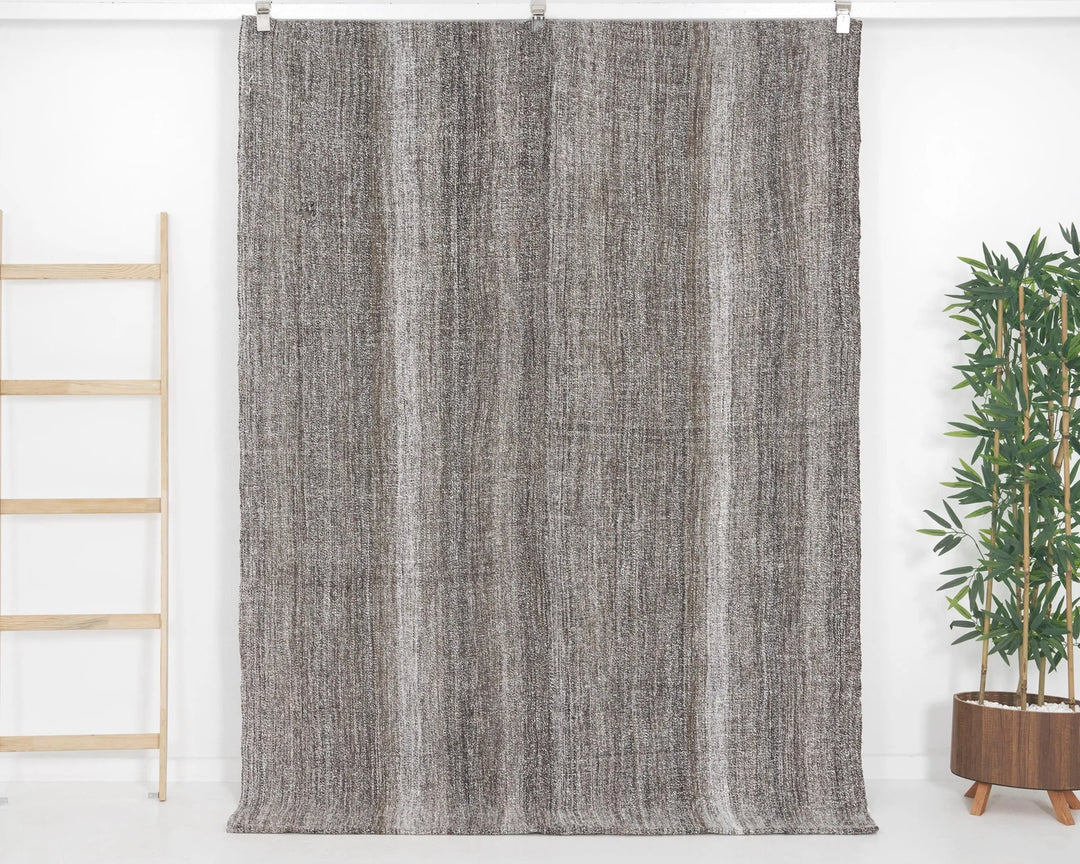 Gray Kilim Rug 5' 4" x 7' 1" | No. VR57420